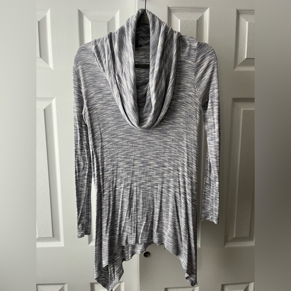 Women’s top, light purple, size s